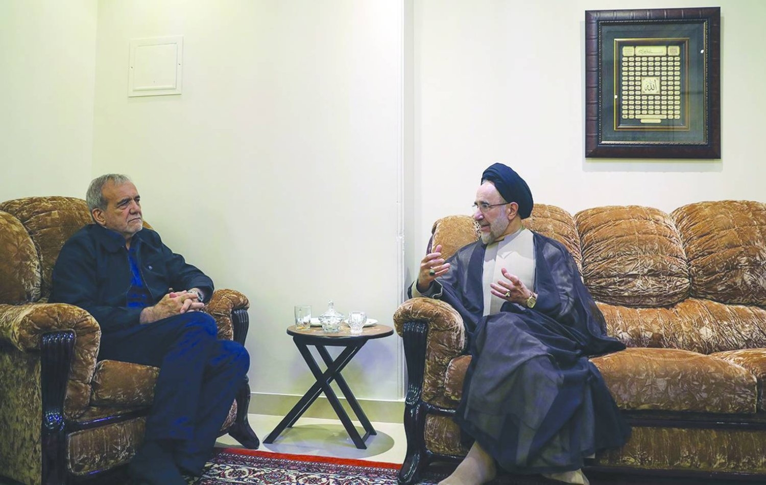 القضاء الإيراني يطالب بزشكيان بـ«حكومة تتماشى مع النظام»