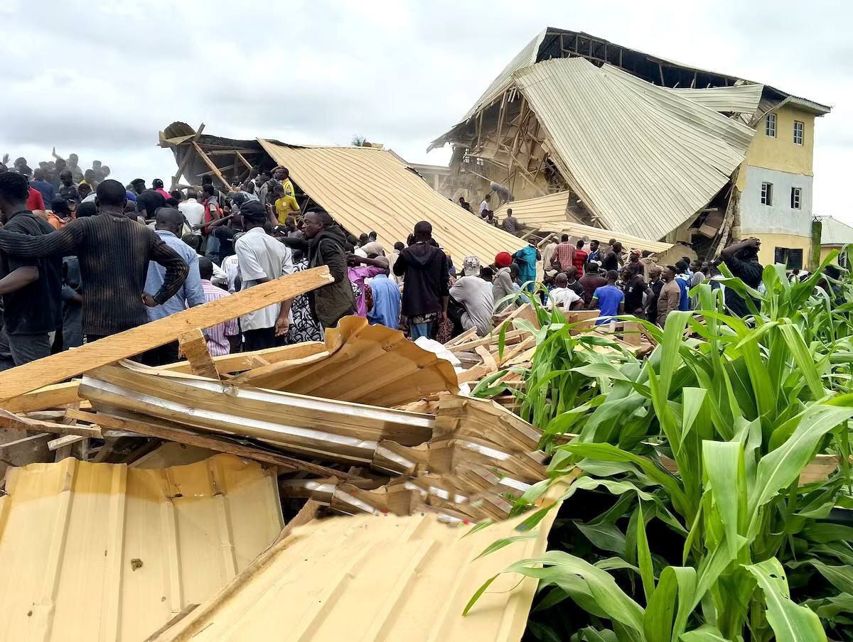 بەهۆی داڕمانی بینای قوتابخانەیەک ٢٢ منداڵ گیانیان لەدەستدا