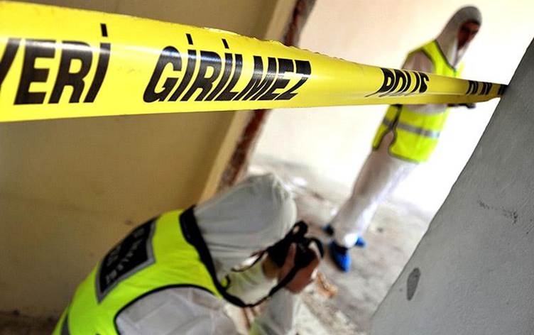 Semsûr: Keça 14 salî li malê daliqandî hat dîtin