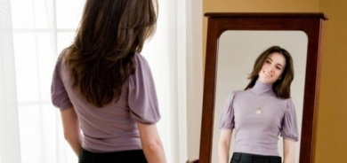 لماذا نبدو أكثر جاذبية في المرآة مقارنة بصور كاميرا الهاتف؟