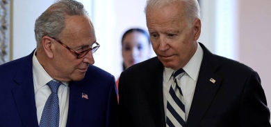 زعيم الديمقراطيين بمجلس الشيوخ يحث بايدن على الانسحاب من سباق الرئاسة