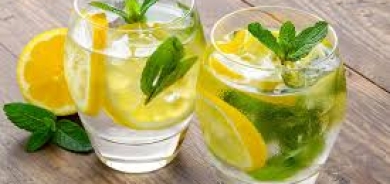 10 فوائد لشرب الماء بالليمون يومياً