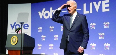 بايدن «الغاضب» من حلفائه يتمسّك بالسباق الرئاسي