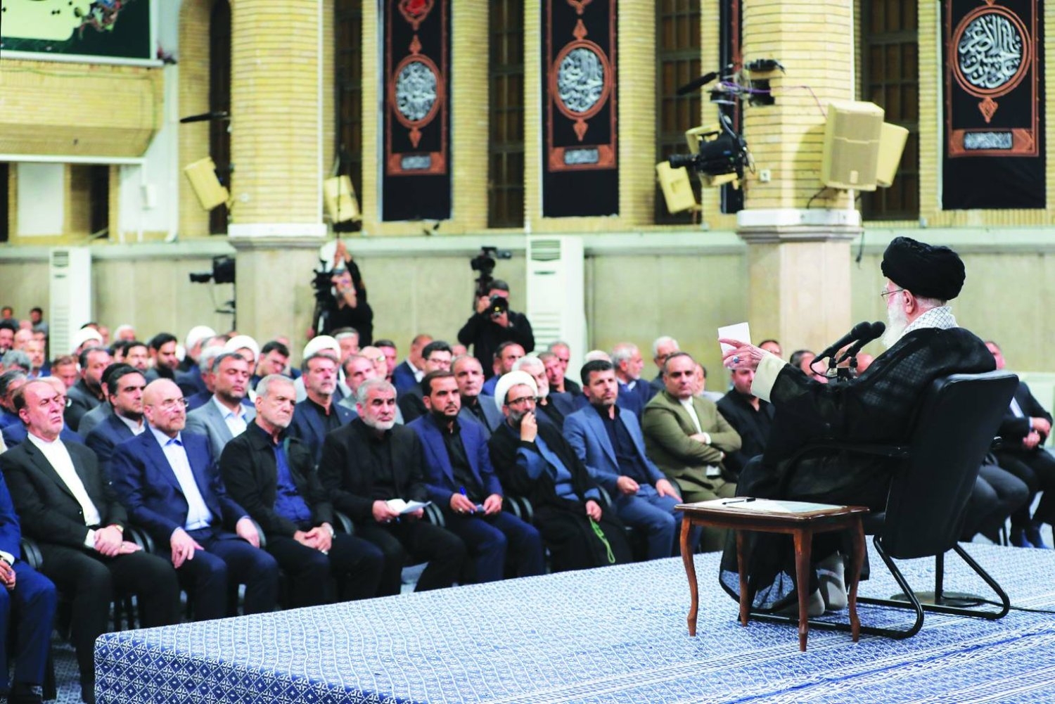 خامنئي يوصي البرلمان الإيراني بالمصادقة على حكومة بزشكيان