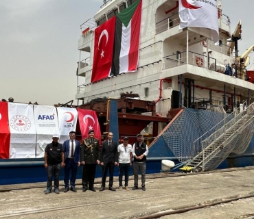 کەشتییەک کە هاوکاری مرۆیی تورکیای هەڵگرتبوو بۆ سودان نێردرا