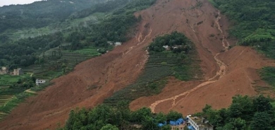 بەهۆی لەرزینێکی زەوی لە چین 11 کەس گیانیان لەدەستدا