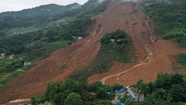 بەهۆی لەرزینێکی زەوی لە چین 11 کەس گیانیان لەدەستدا