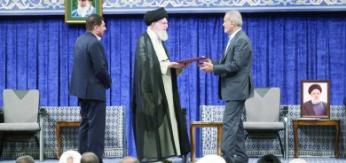 بزشكیان یباشر مهامه ويعيّن عارف نائباً أول