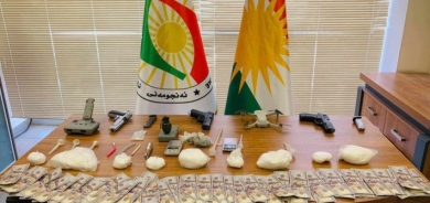 الإطاحة بـ 6 تجار مخدرات بحوزتهم كريستال وقنابل ودرون ودولارات مزيفة