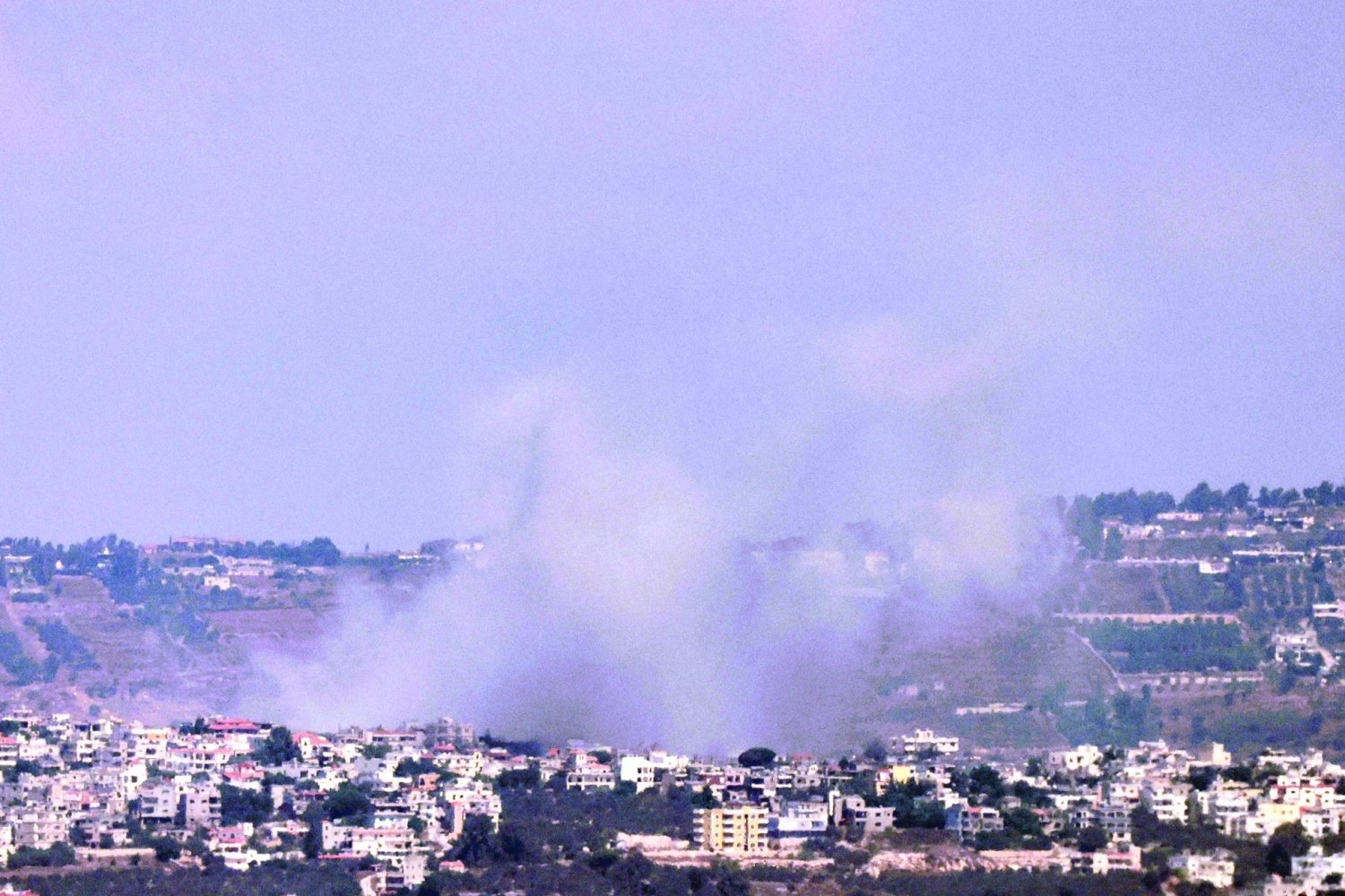 تبادل الهجمات يتصاعد على حدود لبنان