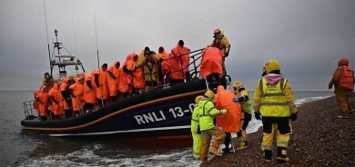 Di hefteyekê de 736 koçber ji Fransayê derbasî Brîtanyayê bûn