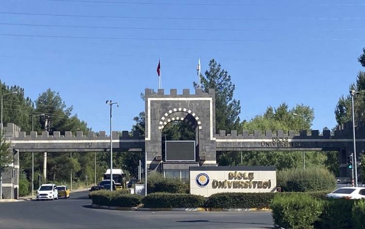 Îsal li 5 zanîngehên Bakurê Kurdistanê kontejanên beşên Kurdî tijî bûn