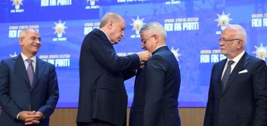 2 parlamenter û 13 serokên şaredariyan derbasî AK Partiyê bûn