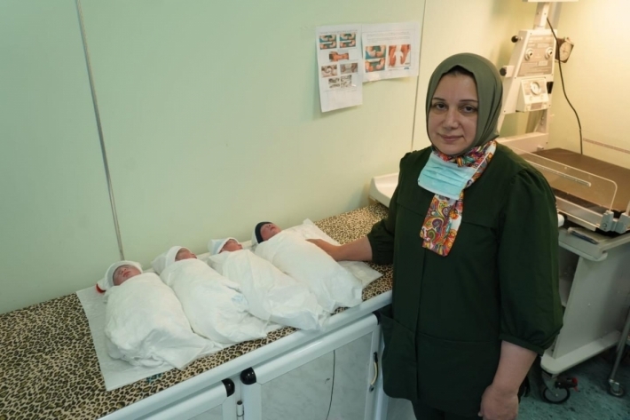 Li Duhokê jinekî bi yek zikî çar zarok welidandin