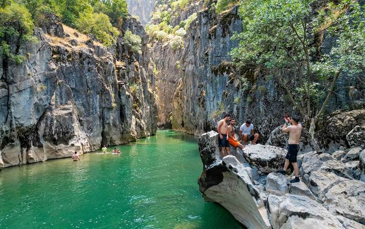 WAN - Yên ji kelekela havînê tengezar dibin berê xwe didin Geliyê Masîroyê