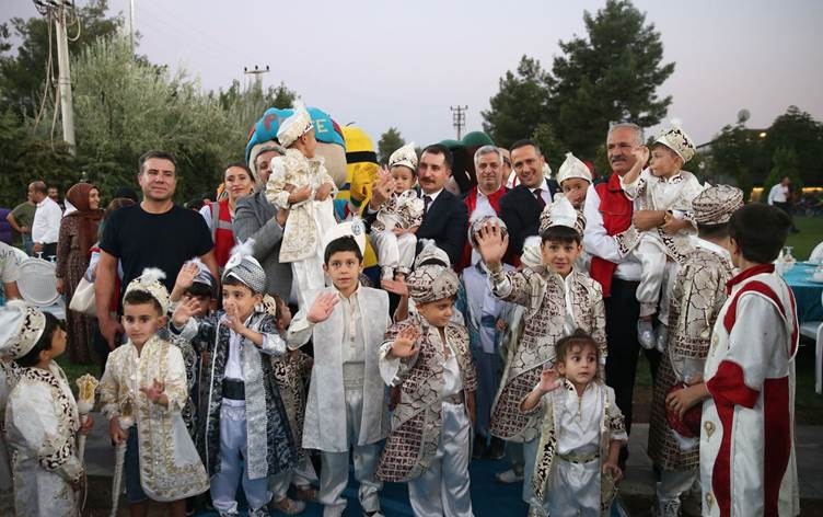 Li Amedê 30 zarok bi hev re hatin sinetkirin