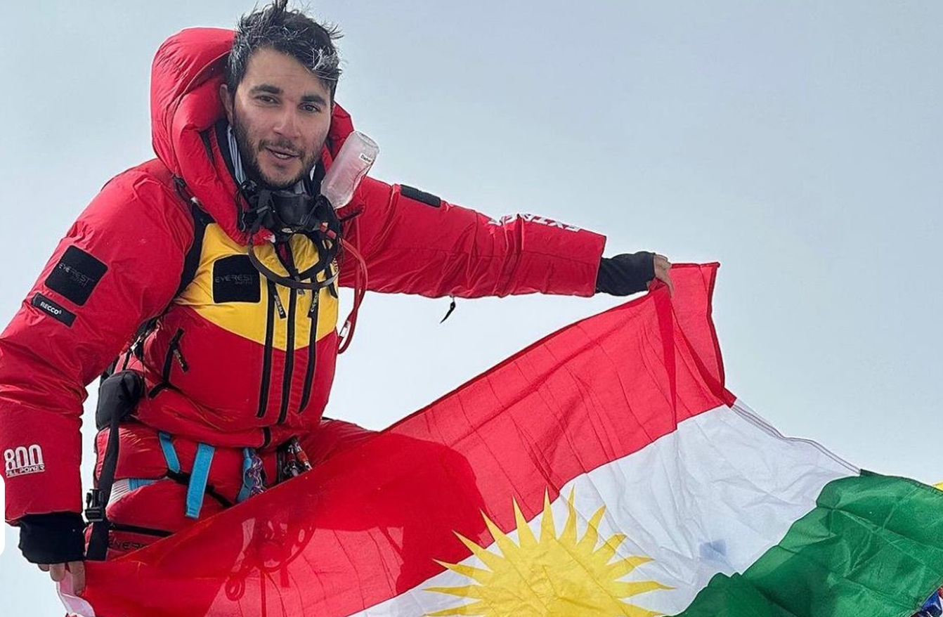 وقع عقداً مع إيلون ماسك.. شاب من زاخو يسعى إلى رفع علم كوردستان على سطح القمر