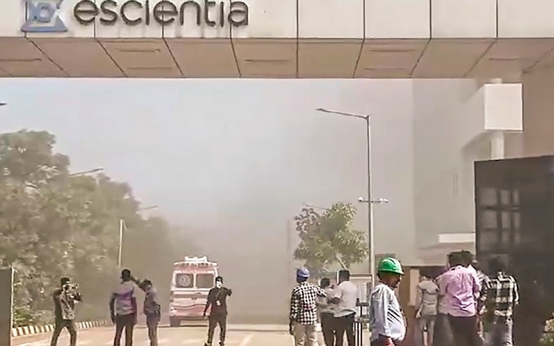 لە ئەنجامی تەقینەوەیەك لەکارگەیەكی دەرمانسازی ٥٨ کەس کوژران و بریندار بوون