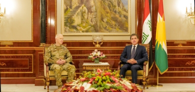 Serokê herêmê û Fermandarê hêzên hevpeymanan      civiyan