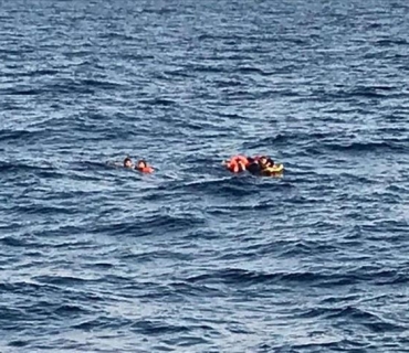 لە ئەنجامی  وەرگەڕانی بەلەمێکی کۆچبەران 13 کەس گیانیان لەدەستدا