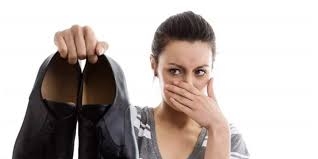 5 أسباب لرائحة القدمين الكريهة... كيف نعالجها؟