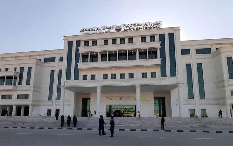 مجلس محافظة كركوك يحذر الأهالي من ايهامهم بتعيينهم ضمن درجات العقود