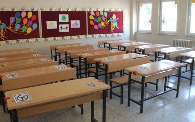 Mamoste ji xwendekara xwe tiştekî ecêb xwest, lêpirsinê dest pê kir