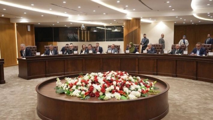 Şaxewan Ebdula serperiştiya civîneke berfireh a Lijneya Madeya 140ê dike