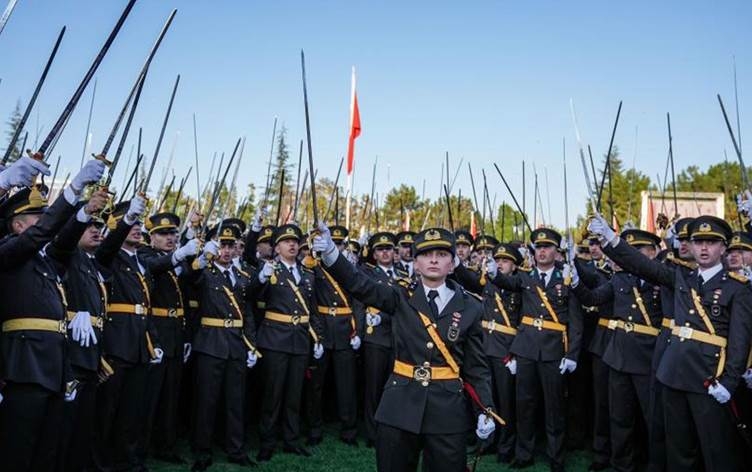 Berê şûrên kişandî yên leşkeran çawa vegeriya Kurdî?