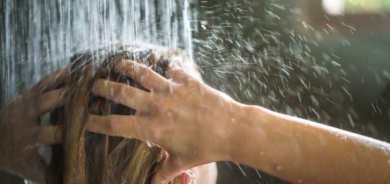 تعرف على مخاطر الاستحمام بالماء الساخن بعد الأكل