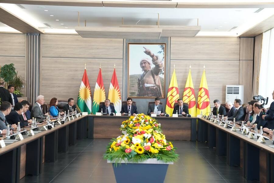 Nêçîrvan Barzanî li gel rayedar û kadroyên PDK civiya