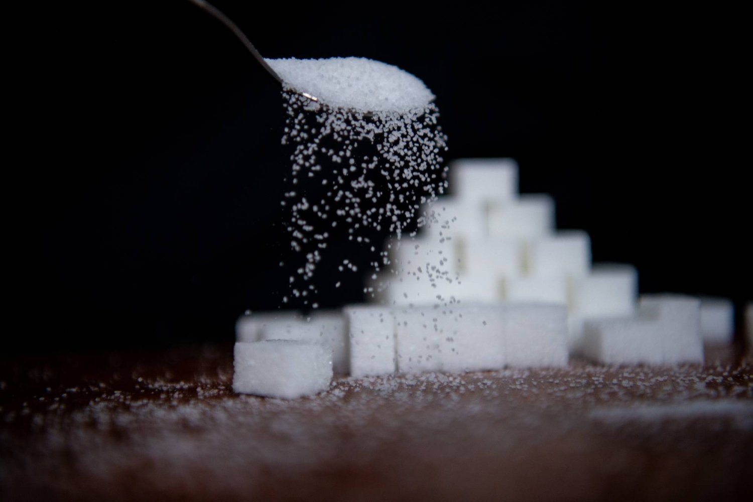 كيف يؤثر السكر الغذائي على صحة الدماغ؟