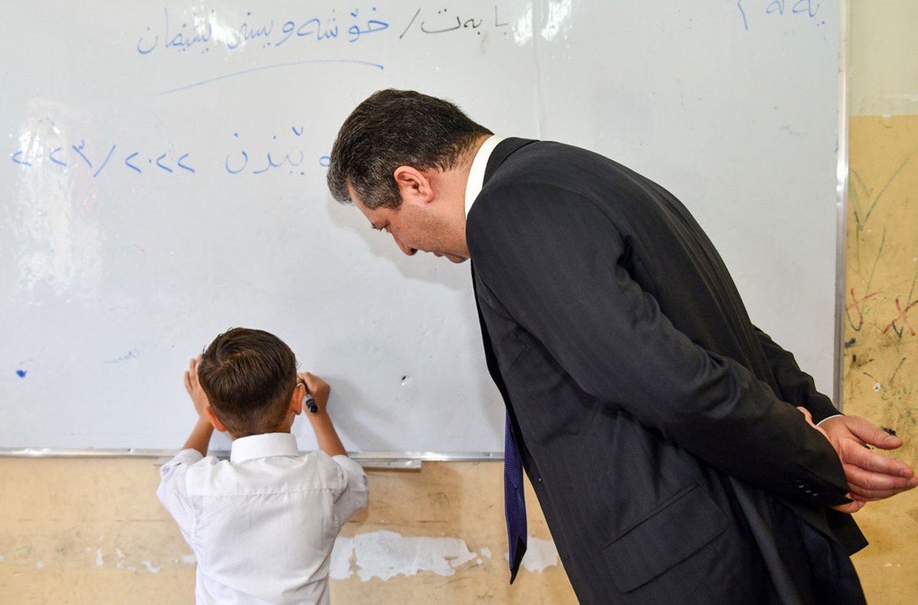 رئيس حكومة إقليم كوردستان يرسي حجر الأساس لبناء 15 مدرسة وروضة في قضاء خبات