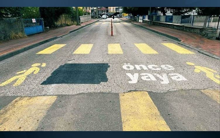 Li Xarpêtê jî hişyariyên trafîkê yên bi Kurdî hatin jêbirin