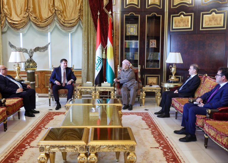 ســــەرۆك بـــارزانـــی پێشوازی لە باڵیۆزی هۆڵەندا لە عێراق دەكات