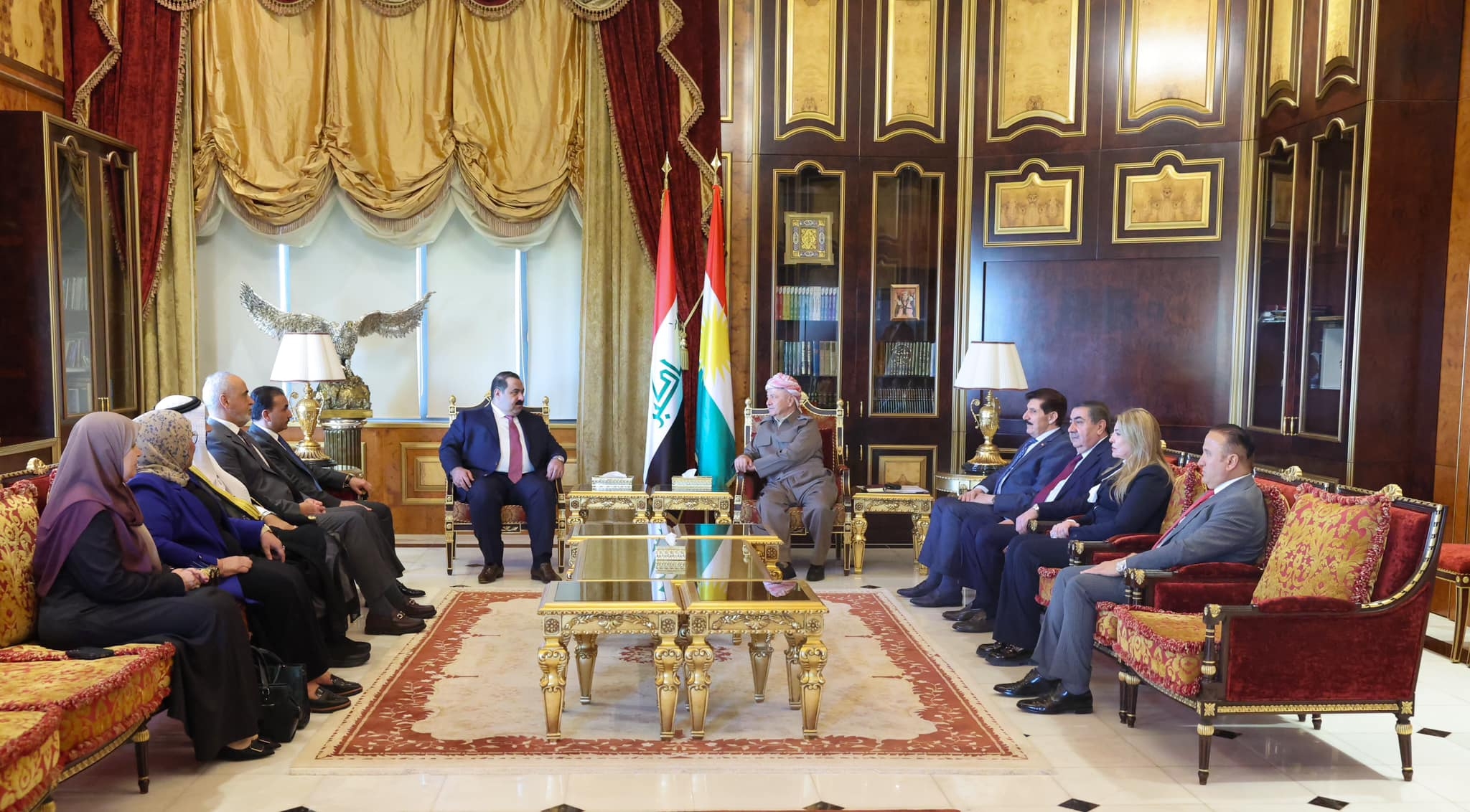 ســـــەرۆک بارزانی پێشوازی لە سەرۆکی هاوپەیمانێتیی عەزم و شاندی یاوەری دەکات