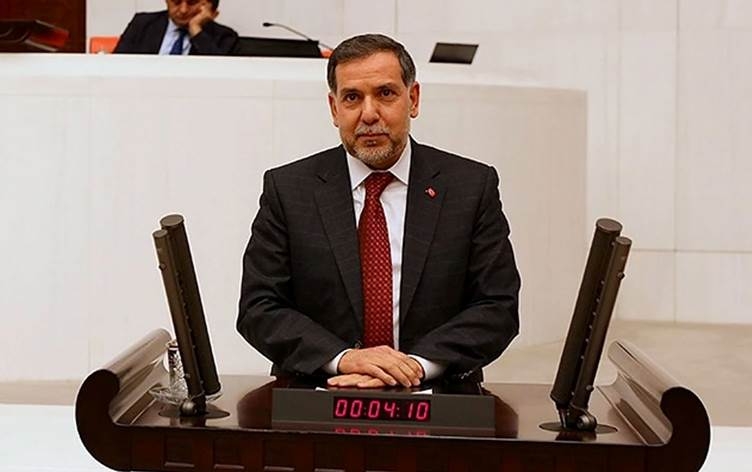 Parlamenterekî AK Partiyê ji partiya xwe îstifa kir