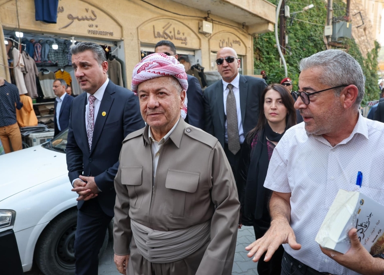 ســـــەرۆک بــــارزانـــی سەردانی شاری ئاکرێ دەکات