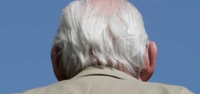 ما علاقة الإجهاد والضغط العصبي بنمو الشعر الأبيض؟