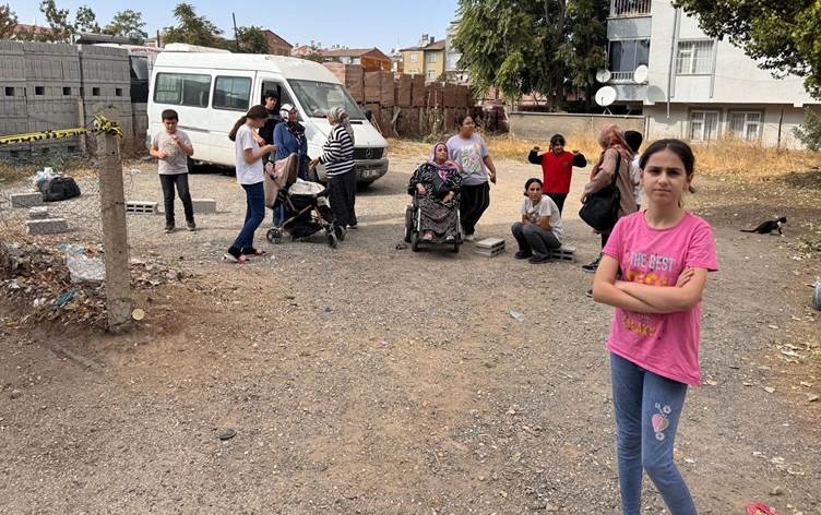 Li Bakor xelk ji tirsa erdhejê li kolanan dimîne