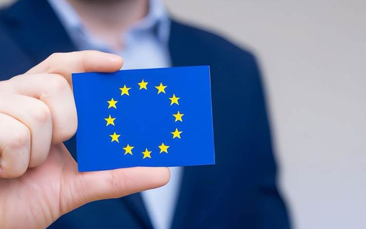 Ewropa ‘Karta Şîn’ dide koçberên jîr û jêhatî