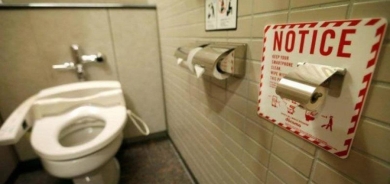 أطباء يحذرون من الجلوس على المرحاض لأكثر من 10 دقائق