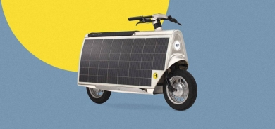 دراجة «سكوتر» جديدة تعمل بالطاقة الشمسية