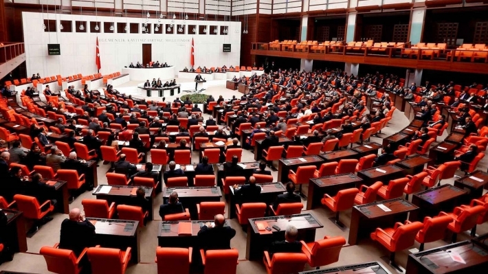 Pêşneyarên DEM Partiyê yên derbarê zimanê kurdî de li parlamentoyê hatin redkirin