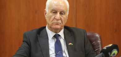 عارف ڕوشدی  ڕاوێژكاری مەكتەبی سیاسیی پارتی دیموكراتی كوردستان:     هەر هۆكارێكی دواكەوتنی پێكهێنانی كابینەی دەیەم، دەرەنجامی نەرێنی و خراپ بەدوای خۆیدا دێنێت و زیان بە هەرێمی كوردستان دەگەیەنێت