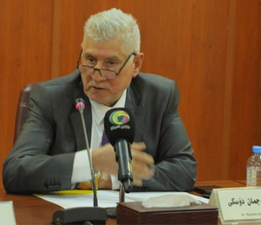 دیندار نەجمان دۆسكی  سیاسەتمەدار و وەزیری پێشووی حكومەتی عێراق:     لە پێكهێنانی كابینەی دەیەمدا گرنگە ڕەچاوی ئیستحقاقی هەڵبژاردن بكرێت، ئەگەرنا هیچ بەهایەك بۆ پرۆسەی هەڵبژاردن و ئیرادەی دەنگدانی خەڵكی كوردستان نامێنێتەوە   