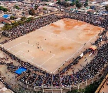شەڕ و پێکدادان لە یارییەکی تۆپی پێ لە وڵاتی گینیا بووە هۆی گیان لەدەستدانی دەیان کەس