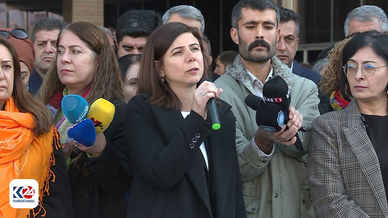 Serra Bucak: Hevşaredarên me ji hêla gelê ve hatin hilbijartin hûn neçar in rêz jê re bigirin