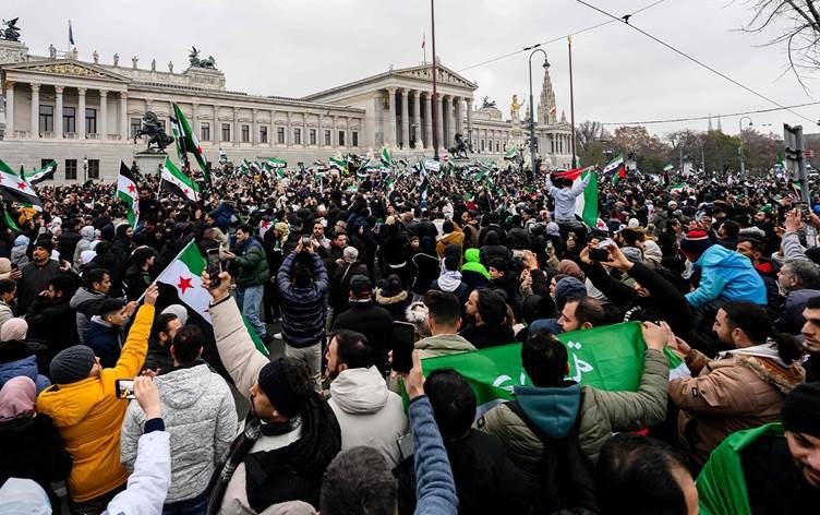 Awisturya û Almanyayê mafê penaberiyê ji bo Sûriyeyiyan rawestand