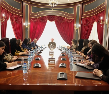 ســــەرۆک بــــارزانـــی پێشوازیی لە سکرتاریەتی یەکێتیی ئافرەتانی کوردستان دەکات